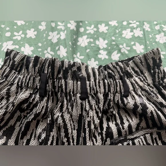 Self Portrait, US4, UK8, Sequined shorts, never worn, NWOT, Price Firm - Picture 4 of 5